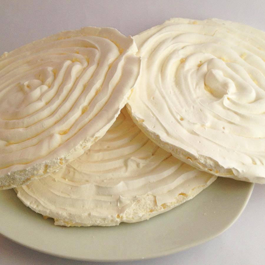 Layered meringue discs with cream